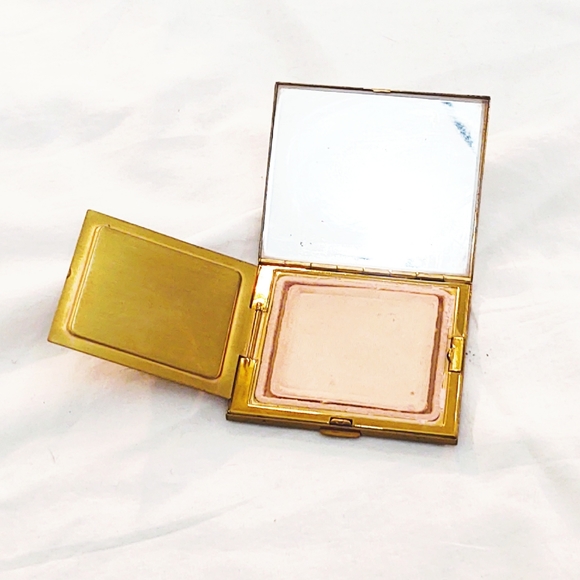 Vintage Mother of Pearl Powder Compact - Picture 2 of 5